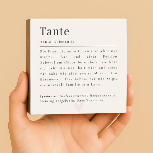 Tante Definition Holzschild – 10x10 cm Mini Art Print – Kleines Geschenk & moderne Typografie-Deko zum Hinstellen oder Aufhängen