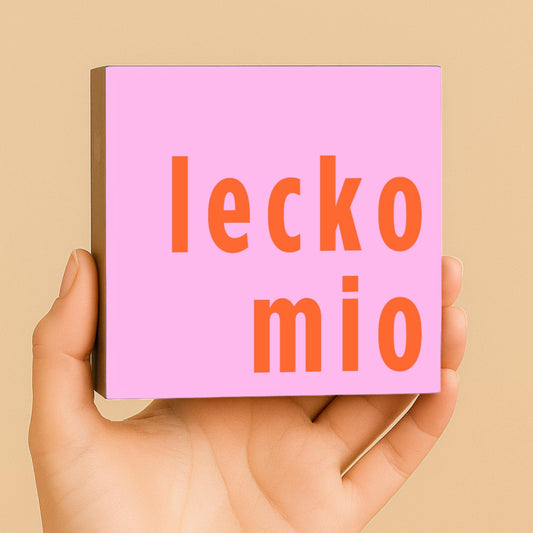 Lustiger Spruch Küche – Lecko mio – humorvolle Küchen Deko – kleines Geschenk lustig – Mini Holzschild