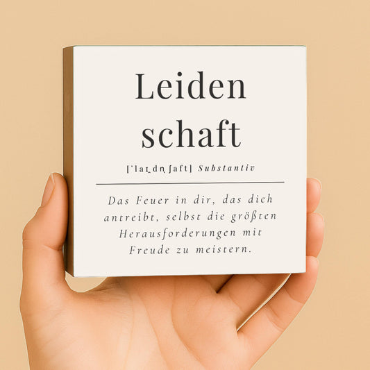 Leidenschaft Motivation Holzbild – 10x10 cm Mini Art Print – Typografie Definition Wanddeko zum Hinstellen & Aufhängen