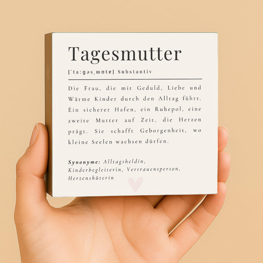 Tagesmutter Definition Holzbild – 10x10 cm Mini Art Print – Typografie Geschenk für Tagesmütter – Deko zum Hinstellen & Aufhängen