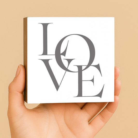 LOVE – 10x10 cm Mini Art Print – Typografie Kunst Wanddeko zum Hinstellen & Aufhängen