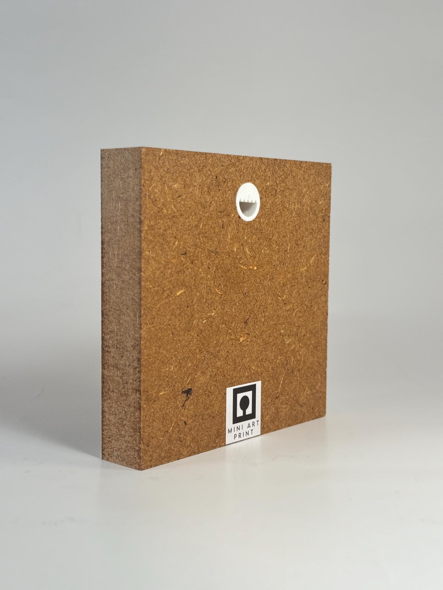 Irgendwas ist immer Holzbild – 10x10 cm Mini Art Print – Typografie Wanddeko zum Hinstellen & Aufhängen