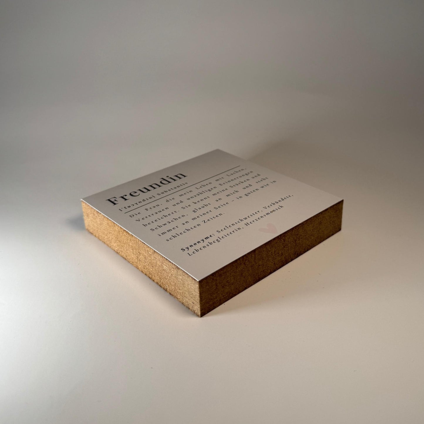 Freundin Definition Holzbild – 10x10 cm Mini Art Print – Typografie Geschenk zum Hinstellen & Aufhängen