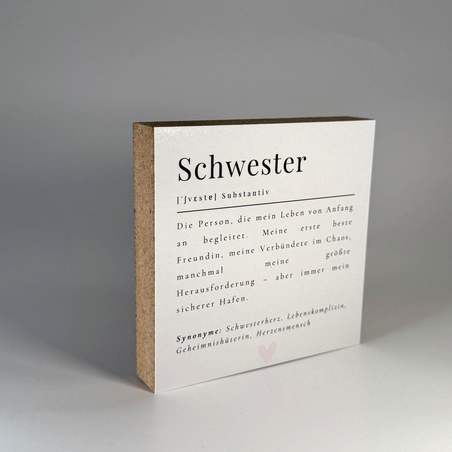 Schwester Definition Holzbild – 10x10 cm Mini Art Print – Typografie Wanddeko zum Hinstellen & Aufhängen