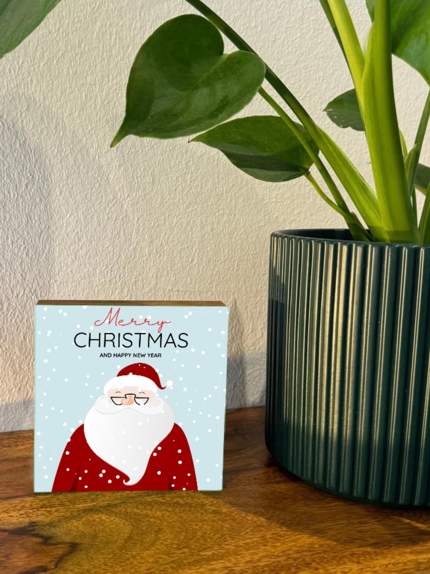 Merry Christmas Holzbild  – 10x10 cm Mini Art Print – Weihnachtsmann im Schnee Illustration – Weihnachtsdeko zum Hinstellen & Aufhängen