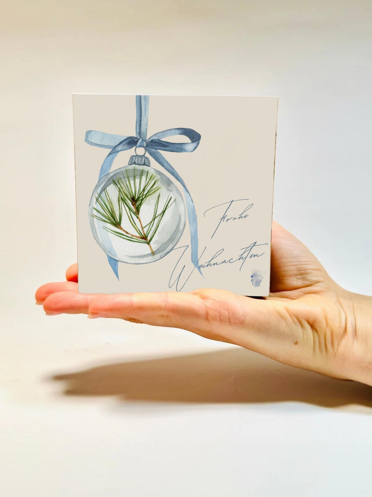 Frohe Weihnachten Holzbild  – 10x10 cm Mini Art Print – Weihnachtskugel – Weihnachtsdeko zum Hinstellen & Aufhängen