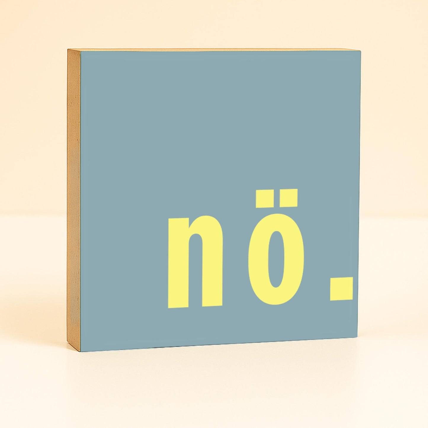 nö. Holzbild – 10x10 cm Mini Art Print – Typografie Wanddeko zum Hinstellen & Aufhängen