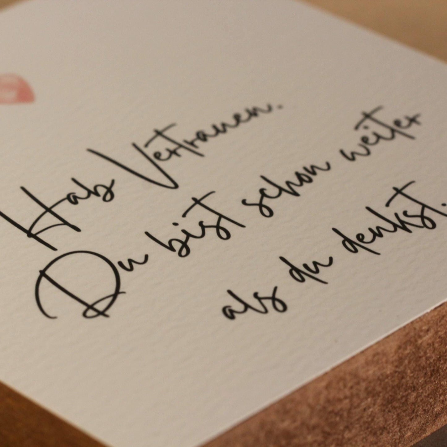 Hab Vertrauen Mini Art Print – 10x10 cm Holzbild – Wanddeko - Holzschild mit Spruch – Inspirierendes Zitat zum Hinstellen & Aufhängen