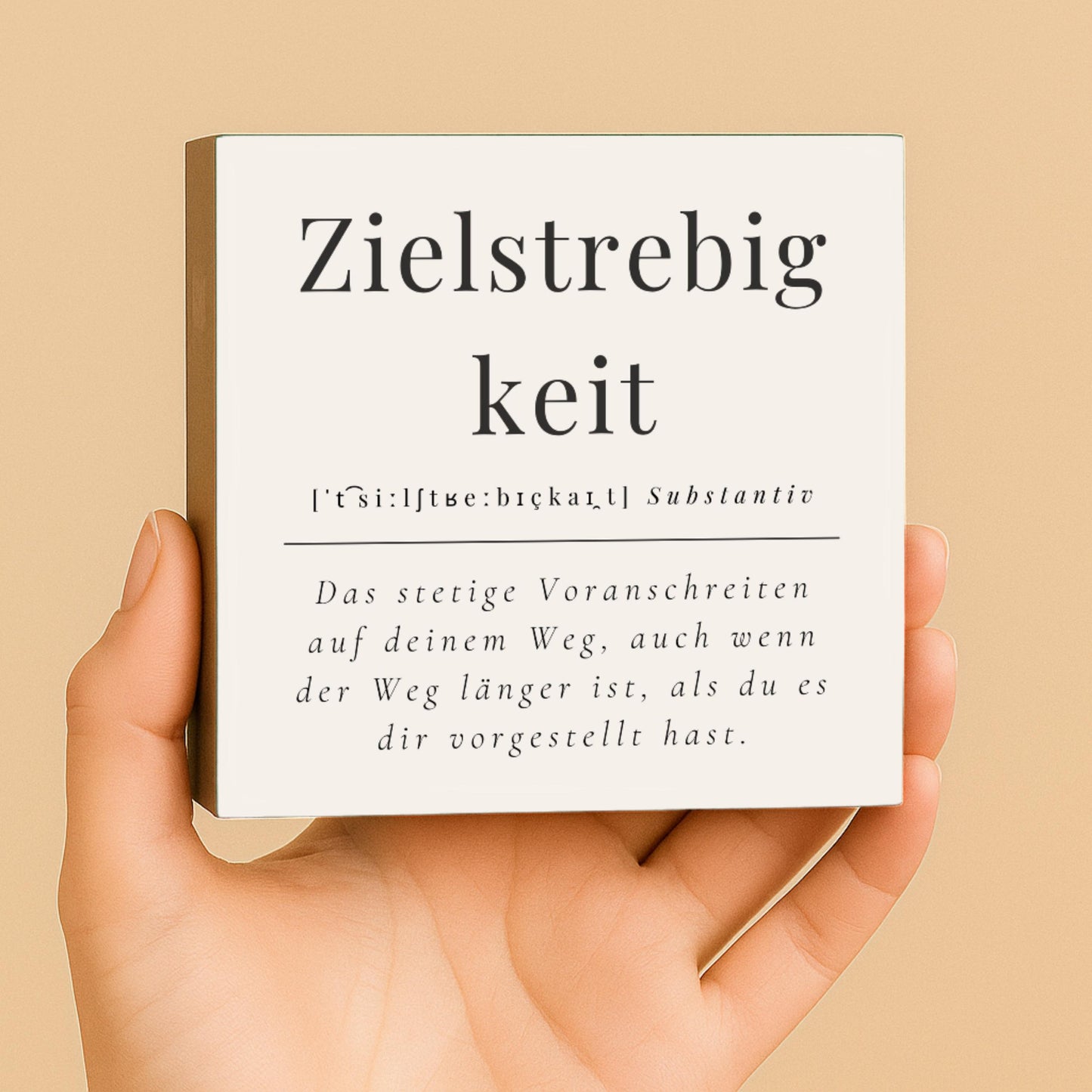 Zielstrebigkeit Motivation Holzbild – 10x10 cm Mini Art Print – Definition Wanddeko zum Hinstellen & Aufhängen