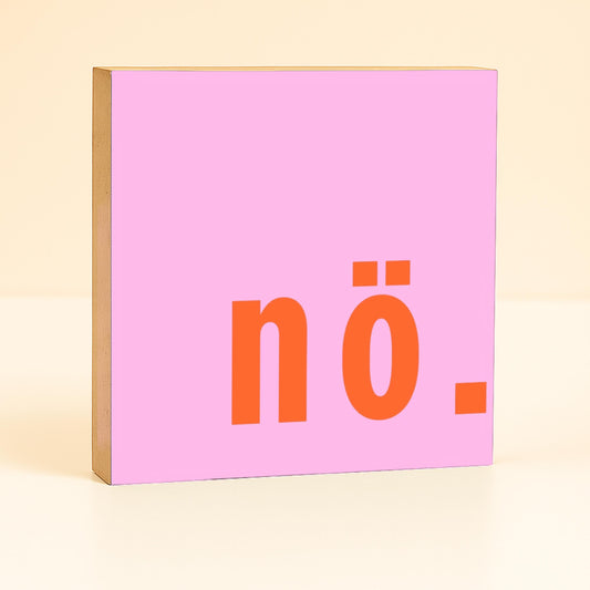 nö. Holzbild – 10x10 cm Mini Art Print – Typografie Wanddeko zum Hinstellen & Aufhängen