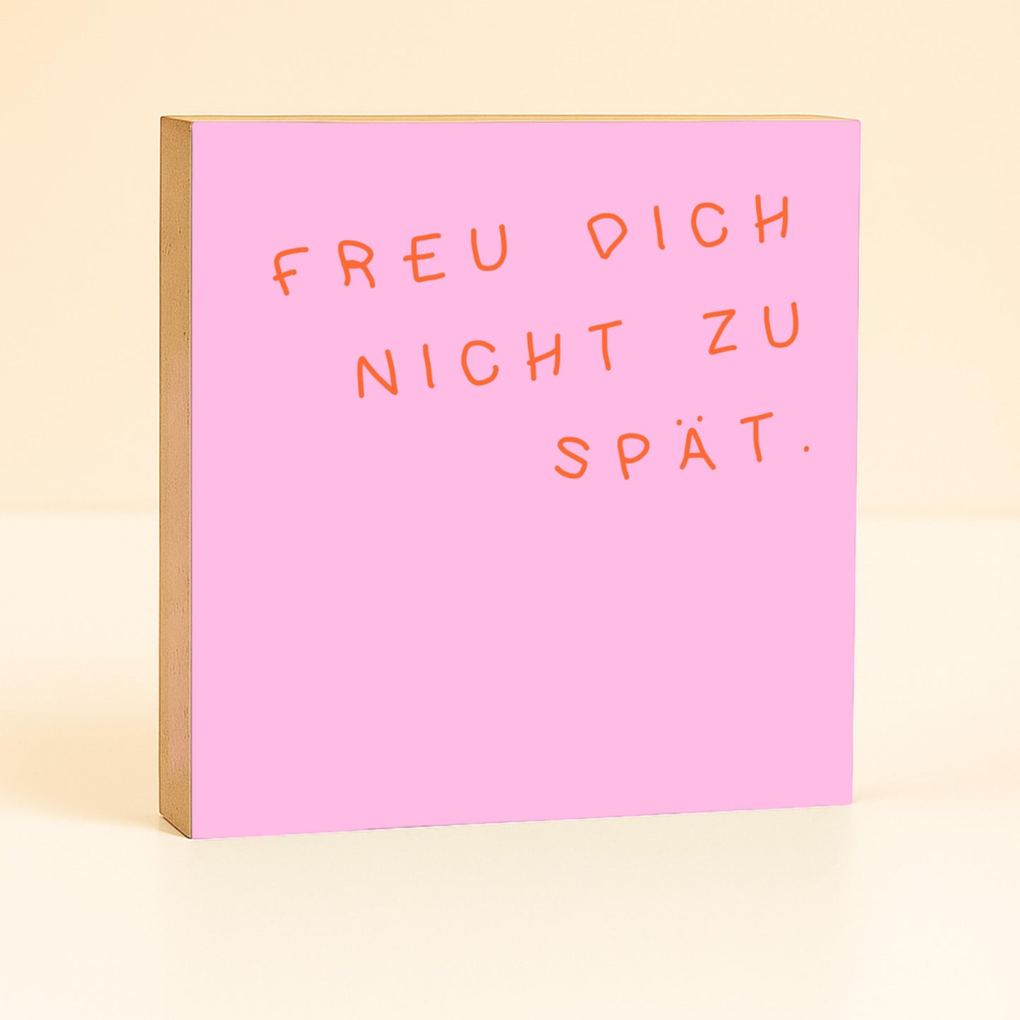 Freu dich nicht zu spät - Spruch Holzschild – Mini Art Print 10x10 cm – kleines Geschenk – Mitbringsel zum Hinstellen oder Aufhägngen