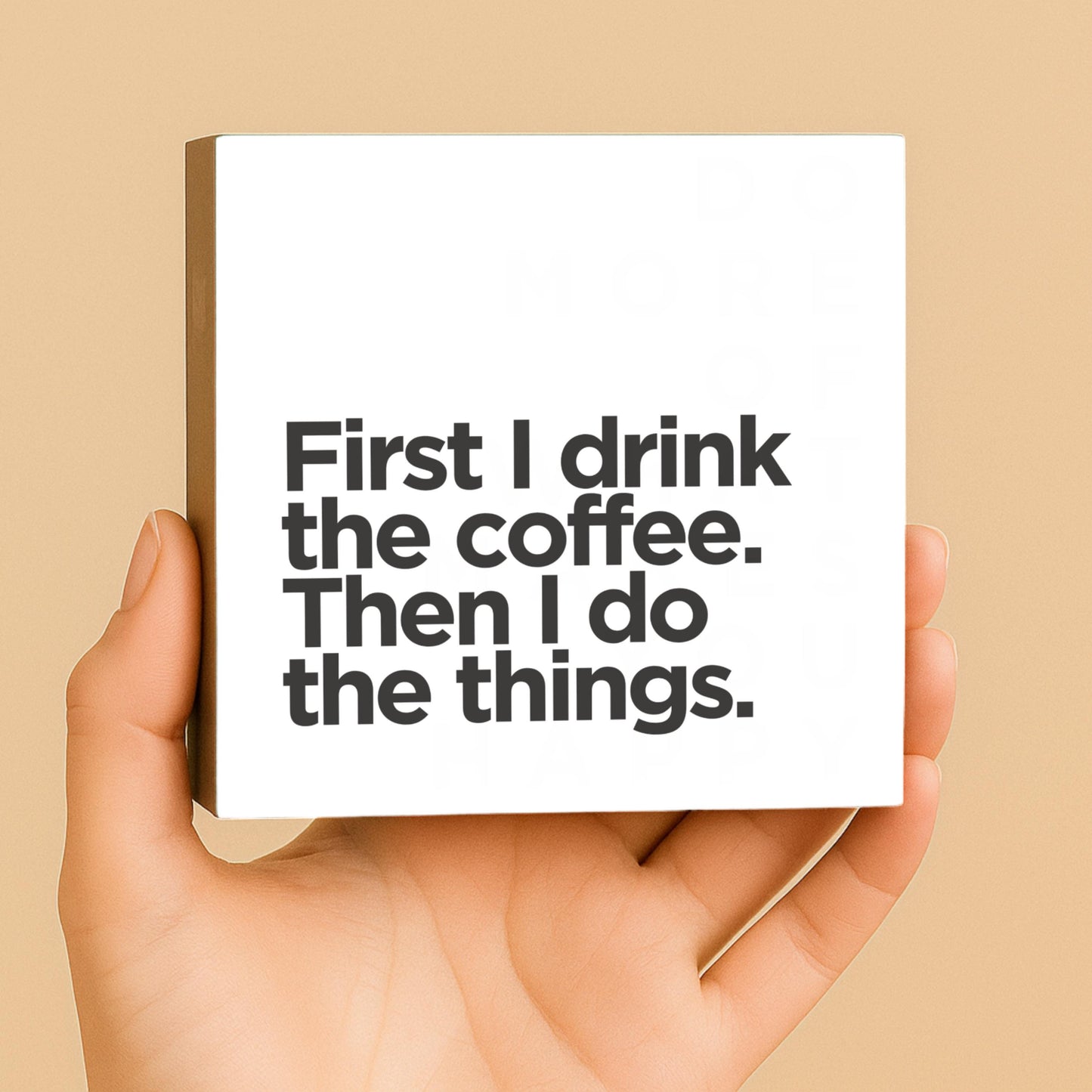 Holzbild 10x10 cm „First I Drink the Coffee“ – Typografie Deko mit Humor