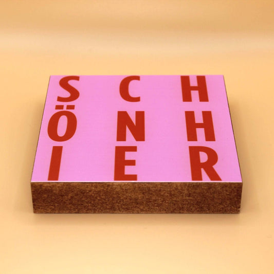 Mini Art Print „schön hier“ – Holzschild 10x10 cm | Moderne Typografie Wanddeko - Geschenkidee - zum Aufhängen oder Hinstellen