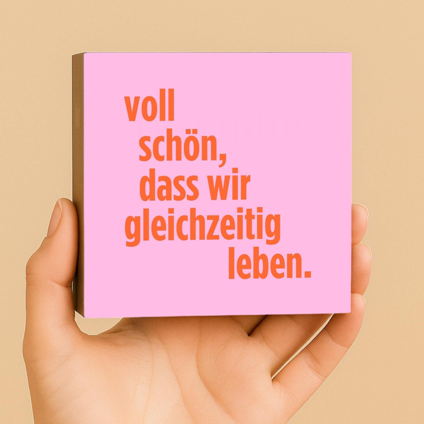 Voll schön, dass wir gleichzeitig leben Holzbild – 10x10 cm Mini Art Print – Liebevolle Spruch Deko Geschenk für Lieblingsmensch