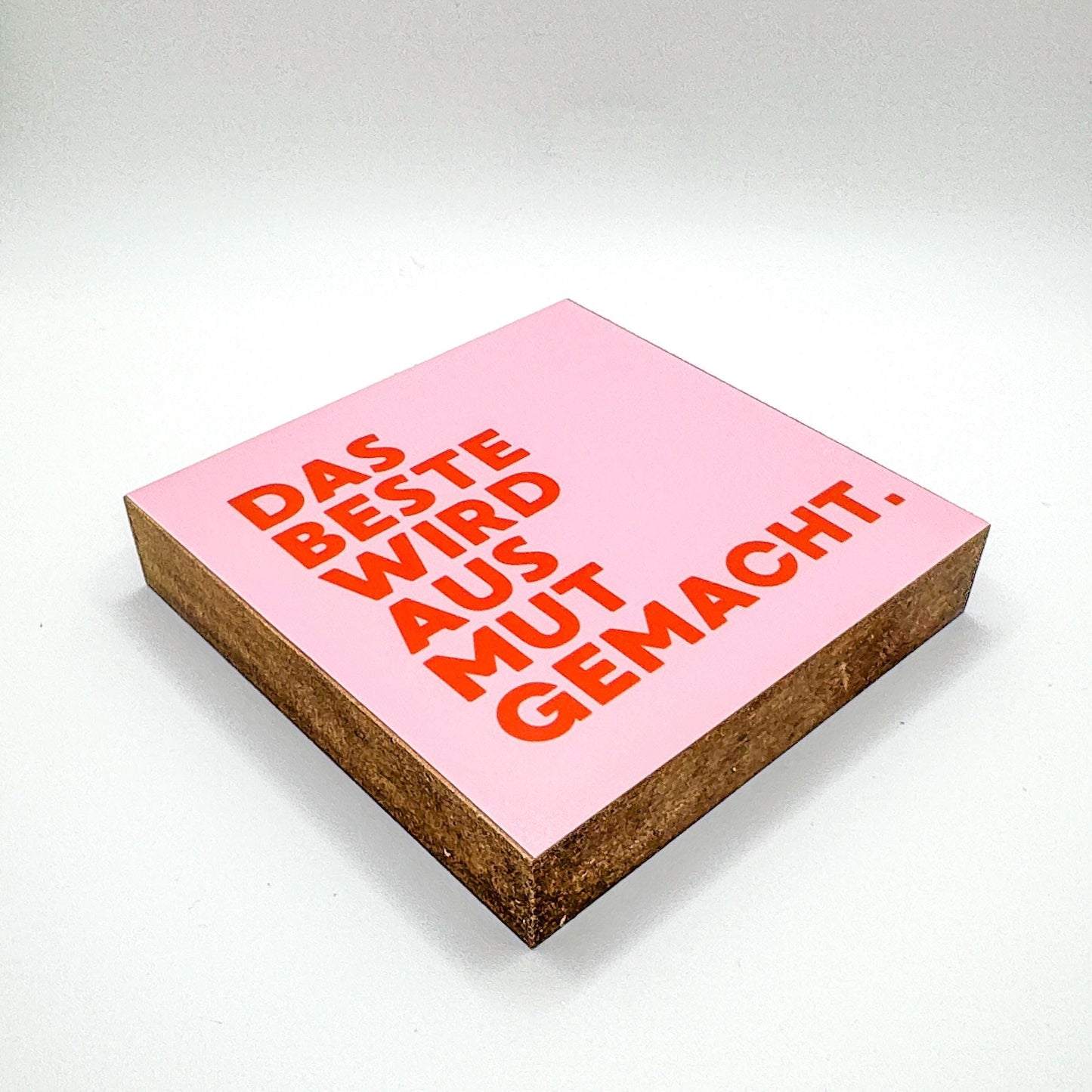 Das Beste wird aus Mut gemacht – Typografie Holzbild 10x10 cm – Inspirierendes Geschenk Motivation Spruch – Minimalistische Wanddeko