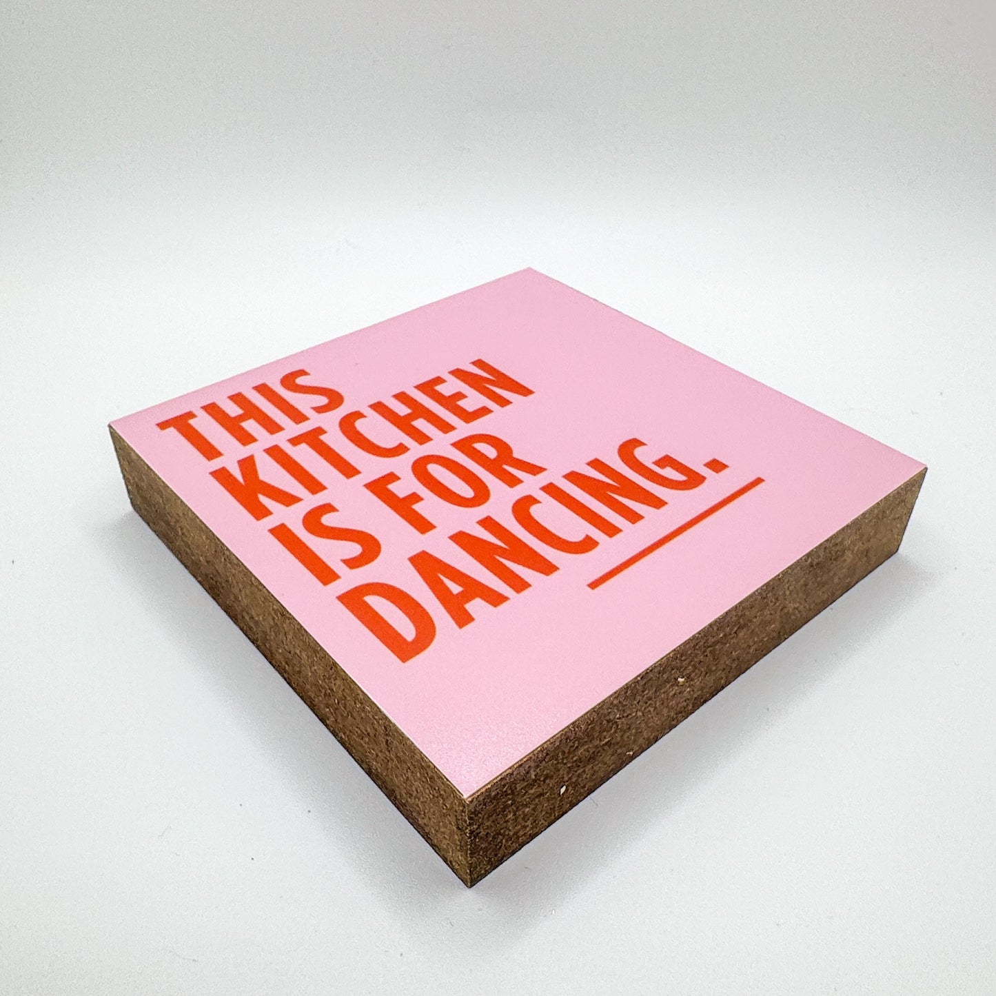This Kitchen Is For Dancing Holzbild – 10x10 cm Holzschild – Lustige Küchen Deko Geschenk für Küche & Zuhause