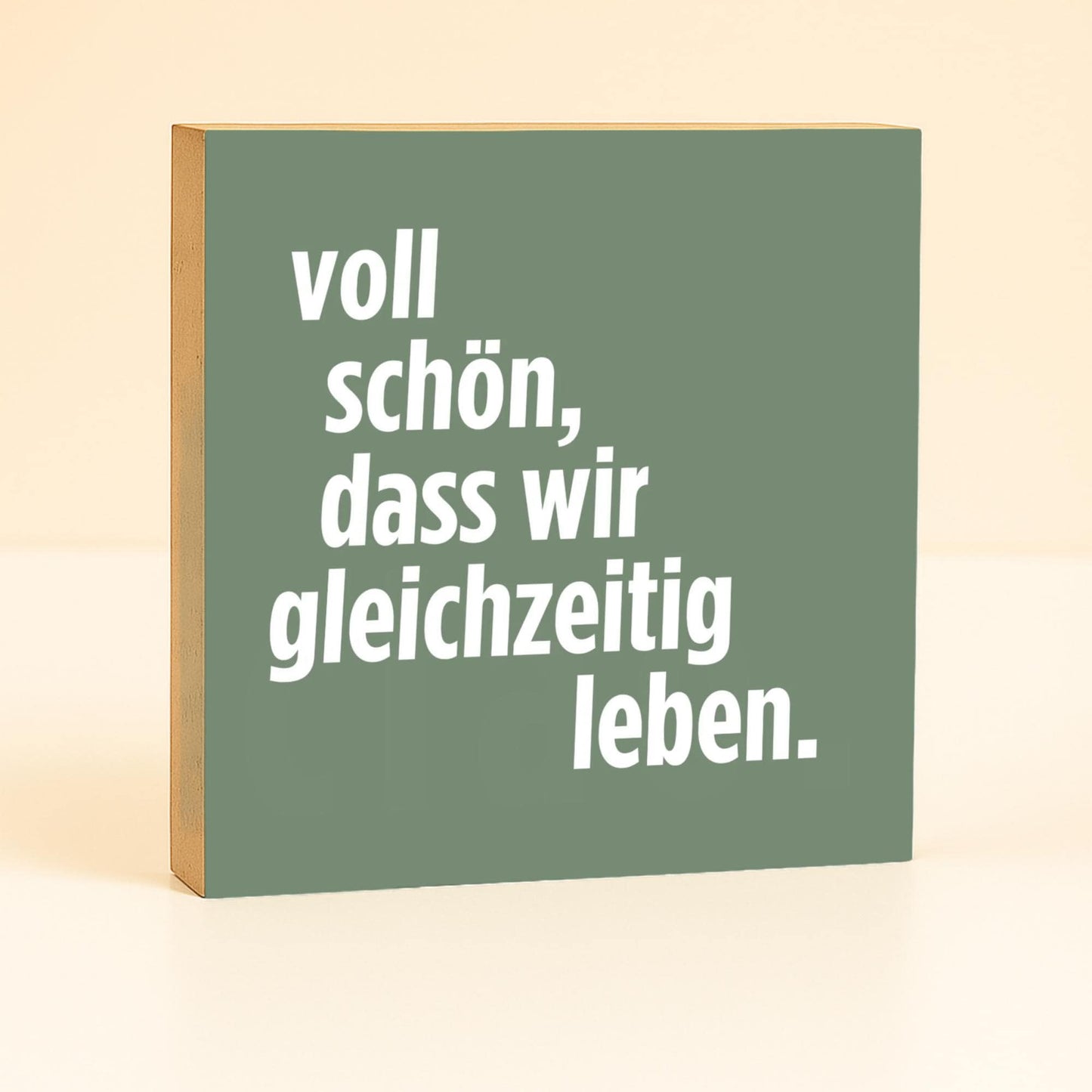 Voll schön, dass wir gleichzeitig leben Holzbild – 10x10 cm Mini Art Print – Liebevolle Spruch Deko Geschenk für Lieblingsmensch
