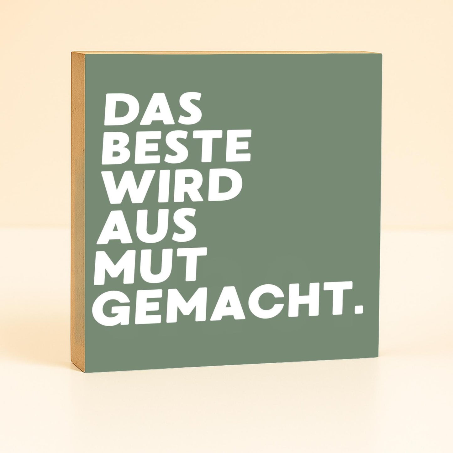 Das Beste wird aus Mut gemacht – Typografie Holzbild 10x10 cm – Inspirierendes Geschenk Motivation Spruch – Minimalistische Wanddeko