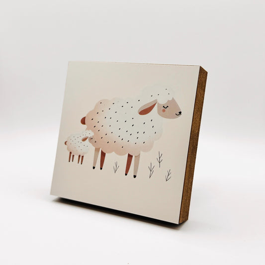 Schaf-Bild fürs Kinderzimmer aus Holz | Süße Babyzimmer-Deko | Geschenk zur Geburt | Mini Art Print 10 × 10 cm
