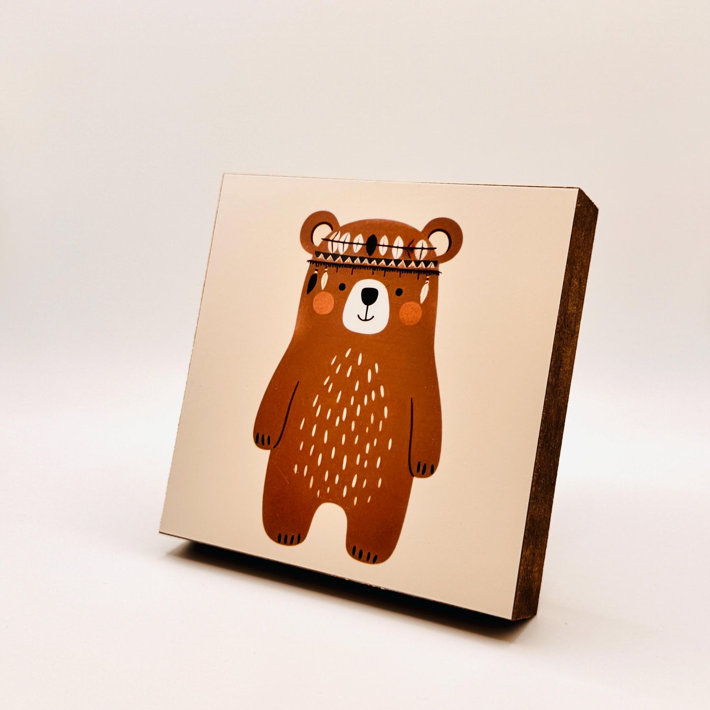 Bär-Bild fürs Kinderzimmer aus Holz | Süße Babyzimmer-Deko | Geschenk zur Geburt | Mini Art Print 10 × 10 cm
